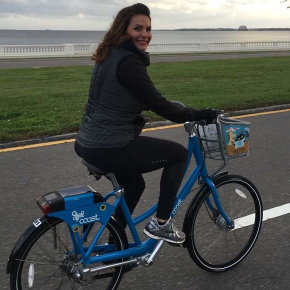 🙌🏼 Meet your Posher 🙌🏼 Stephanie 😃🤗 - Picture 3 of 7